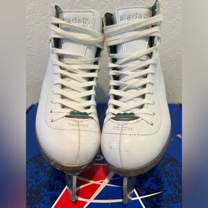 Riedell Emerald Ice Figure Skates Youth Girls size 2